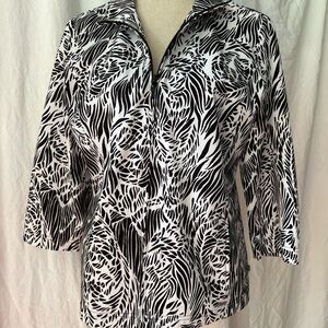 Chico's Zenergy Black and White Abstract  Zip Front 3/4 sleeve size Med/1